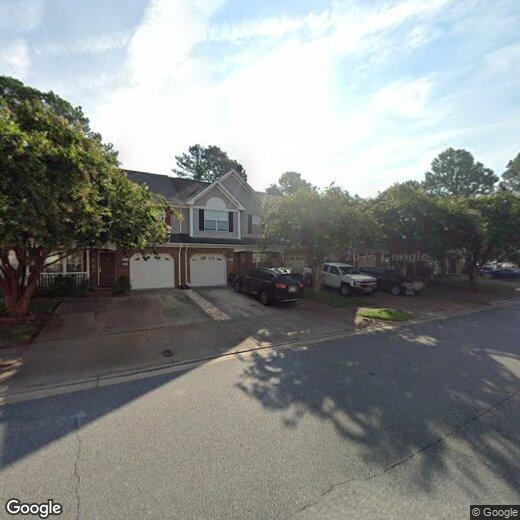 821 S Lake Cir, Chesapeake, VA 23322 Townhouse for Rent in Chesapeake