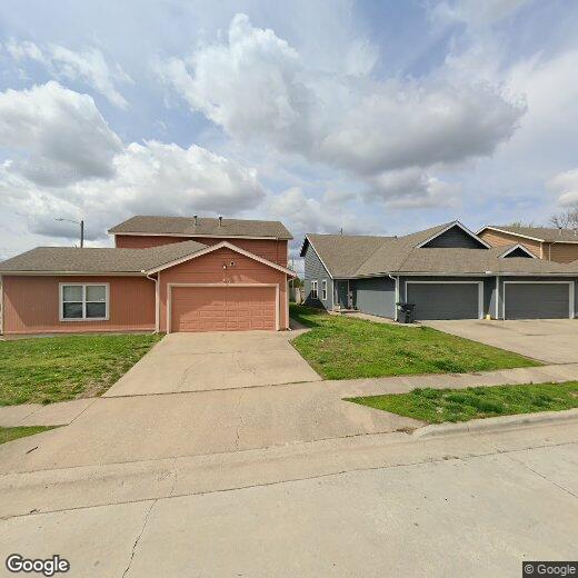 Primary Photo - Great 3 Bed 1.5 Bath 2 Car Garage Split (2...