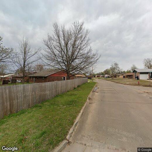 295 Thomas Blvd, McLoud, OK 74851 Room for Rent in McLoud, OK