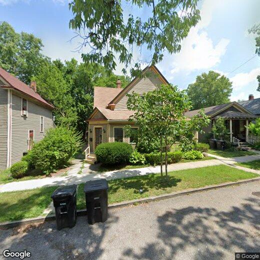 Foto principal - 2 bed 1 bath 1st floor apartment