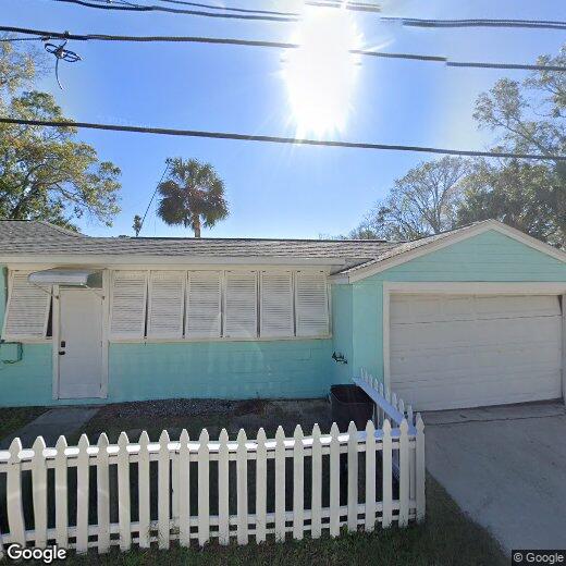 Primary Photo - 302 Banana St