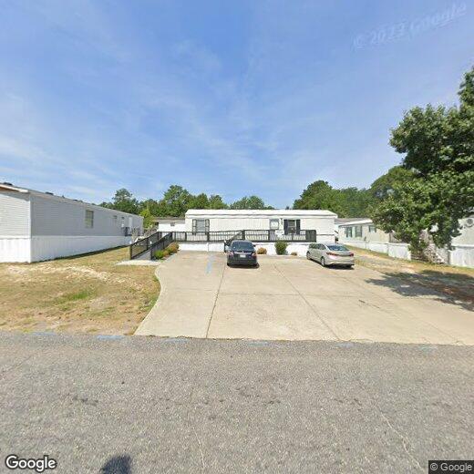 Primary Photo - Home available! Apply today!