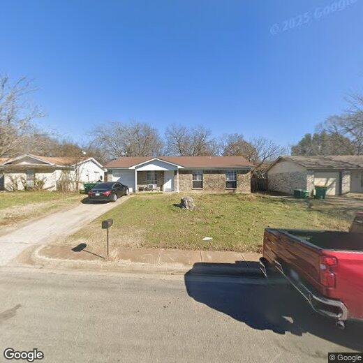 Foto principal - AVAILABLE NOW!!! Charming 3-bedroom, 1.5-b...