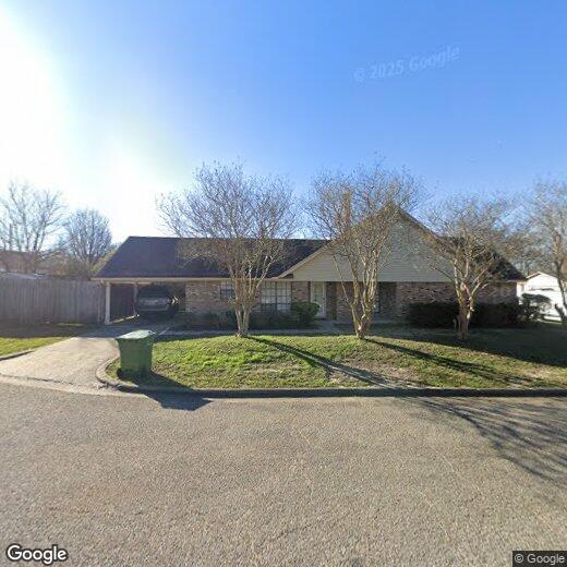 Primary Photo - 1601 Chateau Cir