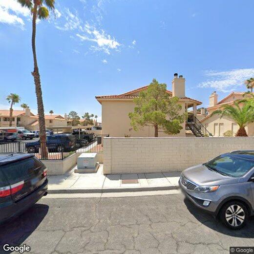 Foto principal - Charming 2-bedroom, 2-bath condo at Summer...