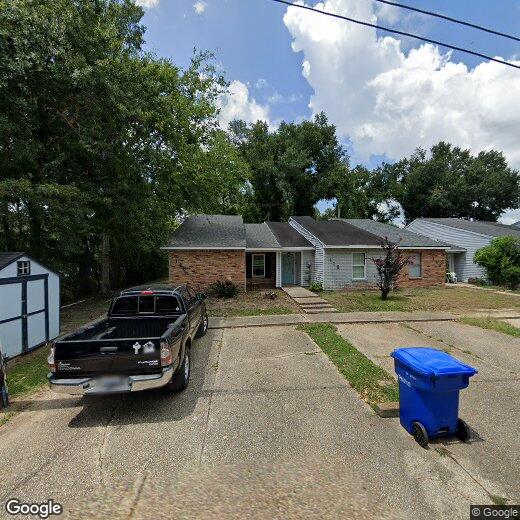 Primary Photo - Spacious, quiet townhouse