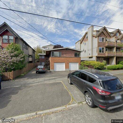 Foto principal - 2 BD/ 1 BA ground level unit in triplex. P...