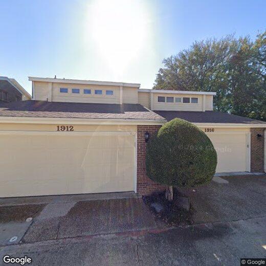 Primary Photo - 1916 Shorewood Dr